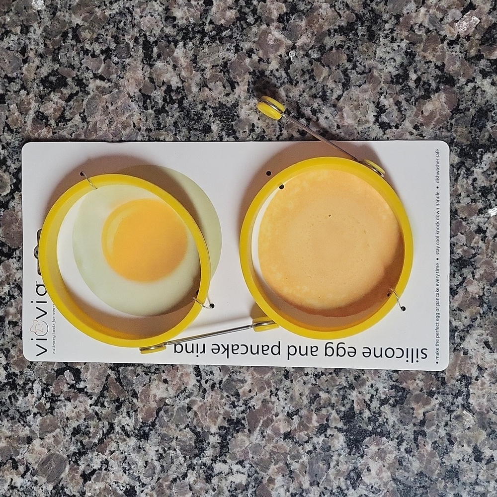 Vivia set of 2 silicone yellow egg and pancake ring new in package